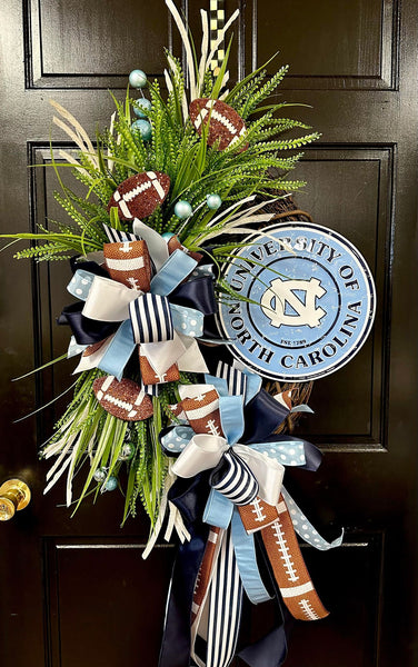 ラプンツェル DEC wreath ピンバッジ Collegiate Football Sign Wreath - University of North Carolina