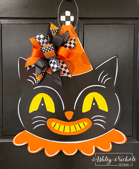 **Retro Scaredy Cat Halloween Door Hanger**