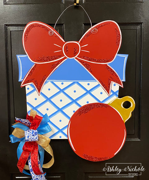 Chinoiserie Present & Ornament Door Hanger