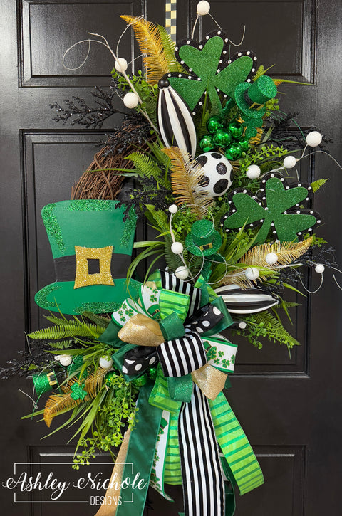 St Patrick's Top Hat Oval Wreath