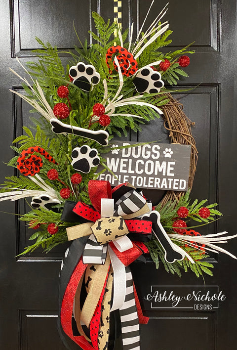 "Dogs Welcome" Oval Wreath