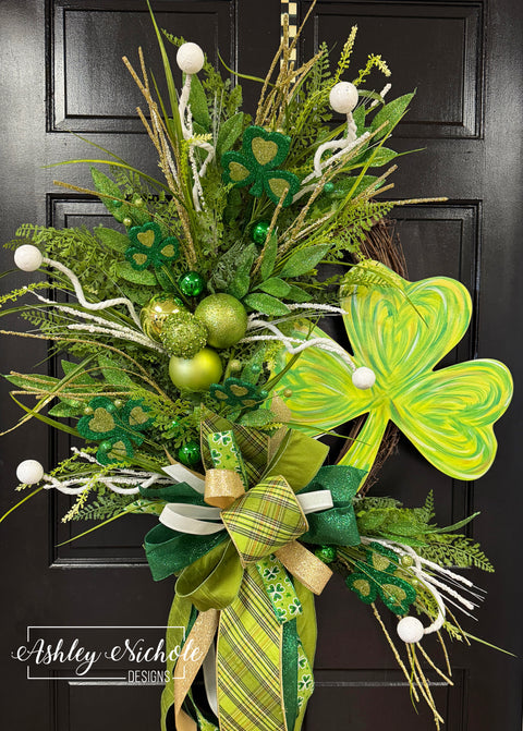 Abstract Shamrock St. Patricks Wreath