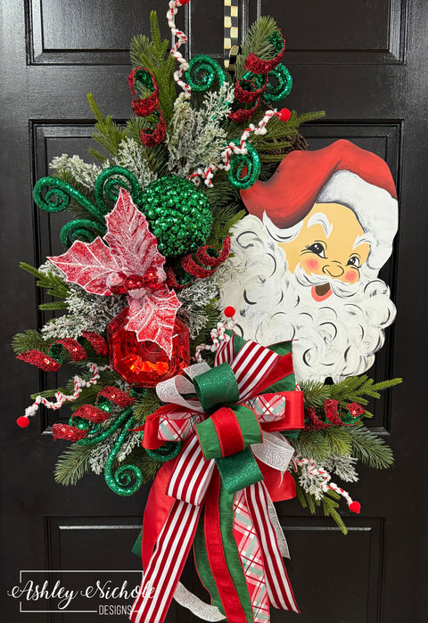 Santa Claus - Nostalgic Christmas Wreath - Red & Green