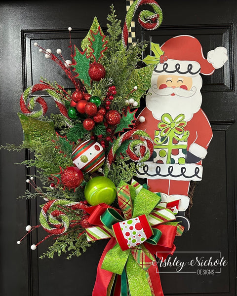 Santa Claus with Present Christmas Wreath