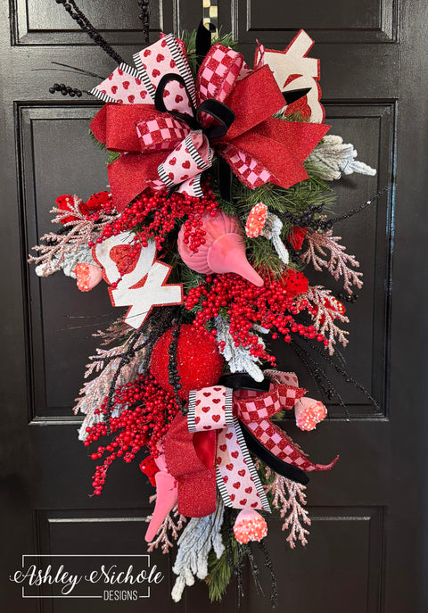 XOXO Valentine Burst Teardrop Swag