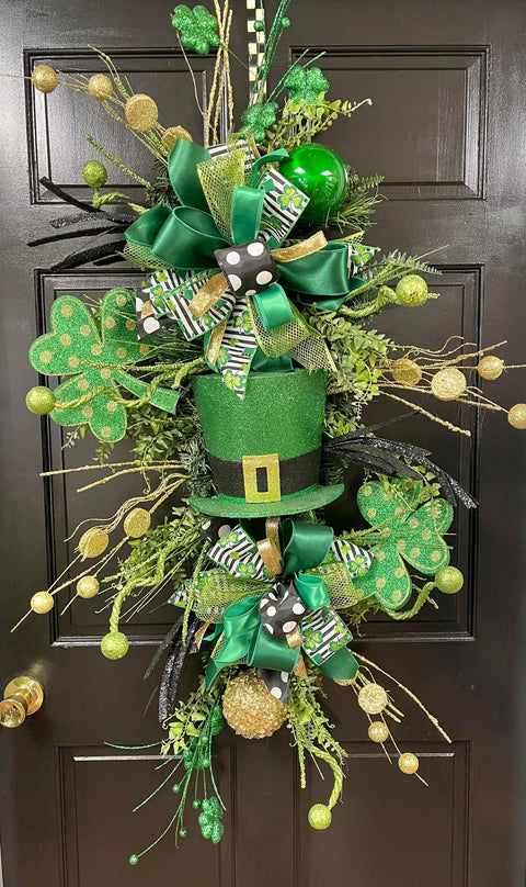 3 heart shaped wire wreath forms wrapped with rubber drawer liner.  Diy st  patricks day wreath, St patrick's day decorations, Wreaths st patricks